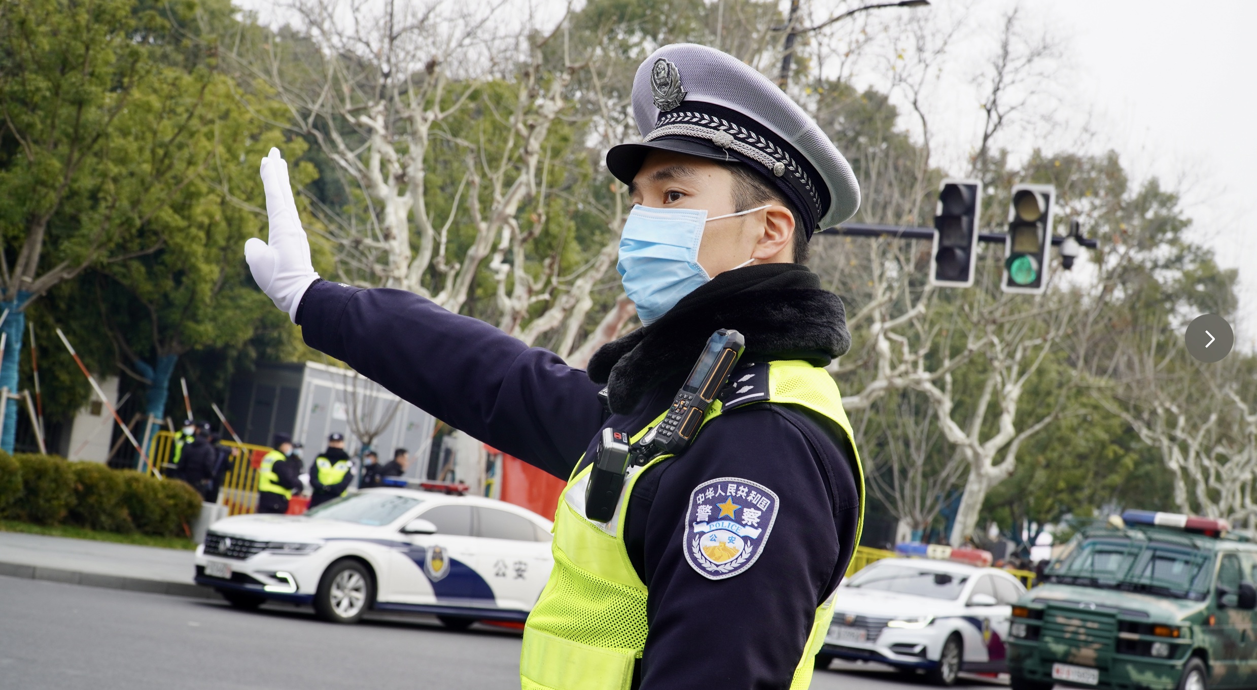 上海最帅交警图片