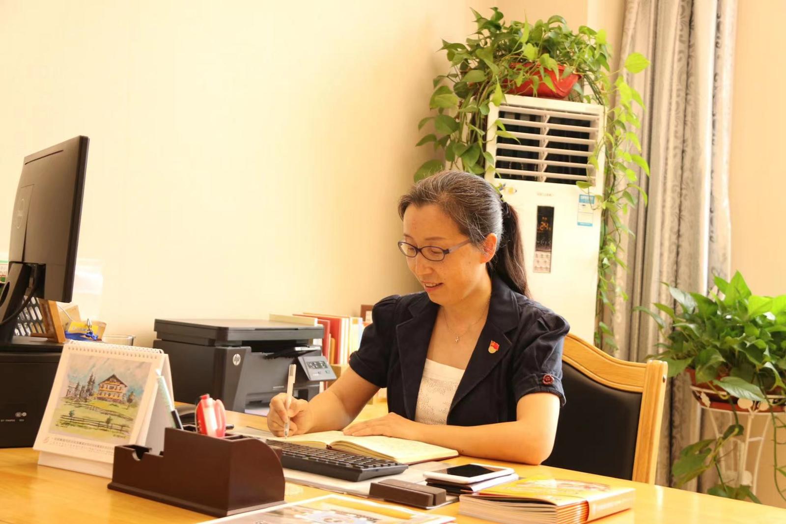 劳动报-【名师】上海市特级校长,宝山实验学校校长徐敏:让每一个孩子